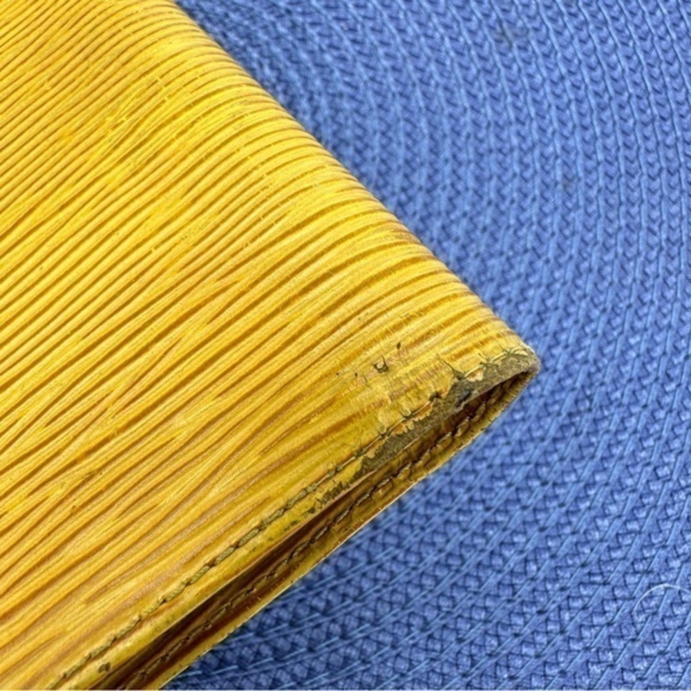 AUTHENTIC Louis Vuitton Epi Leather Bifold Wallet.Preowned.Tassel yellow. - Picture 14 of 16